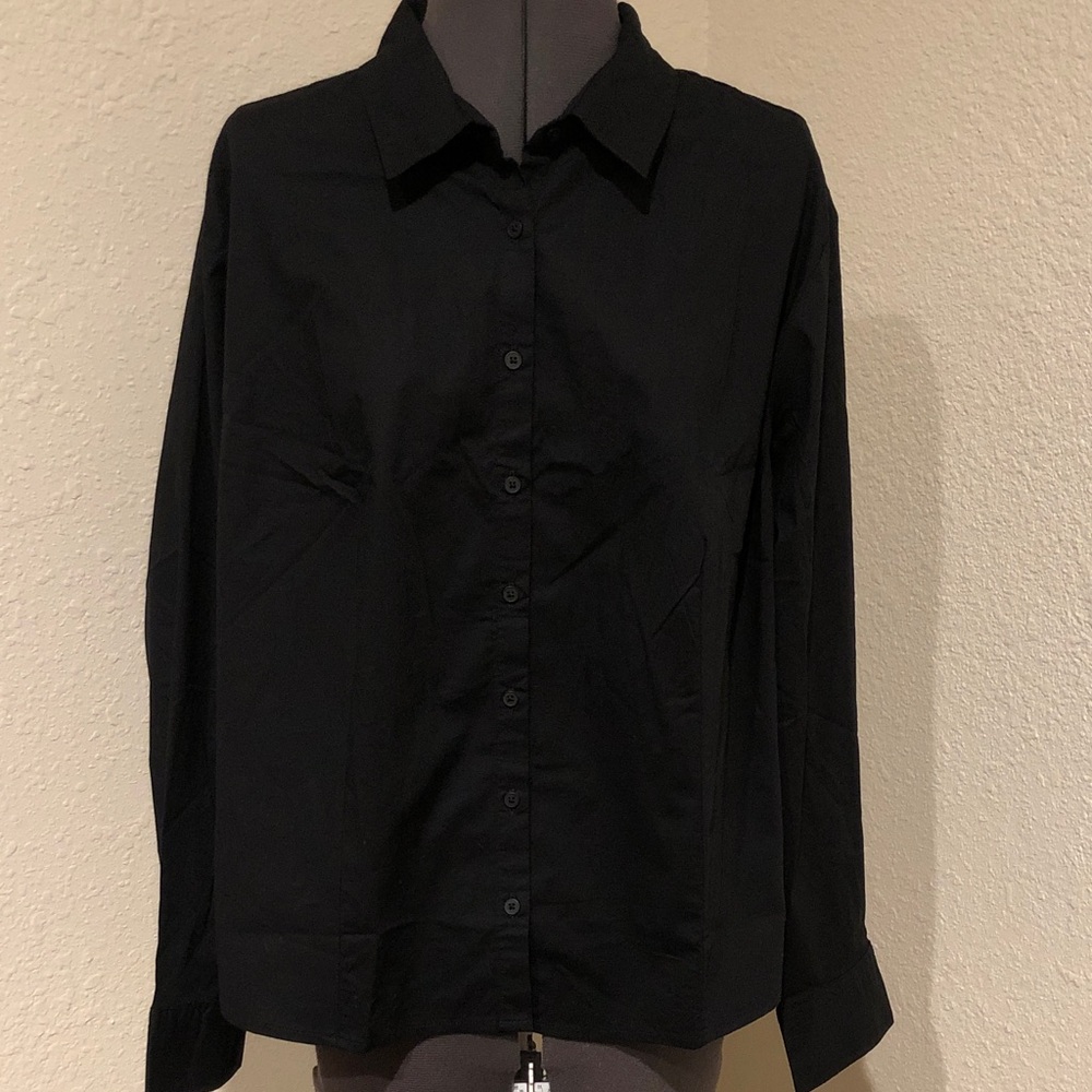 Old Navy Women’s Black The Slim Button-Front Shirt